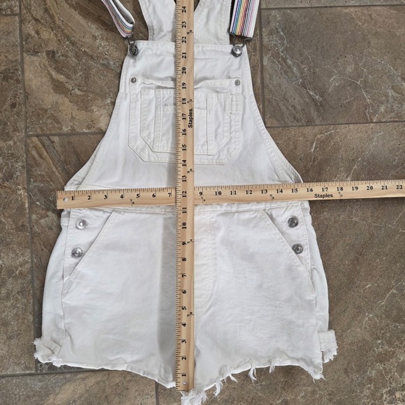 American Eagle Outfitters‎ White Denim Tomgirl Shortalls Rainbow Strap Size S - Picture 3 of 7